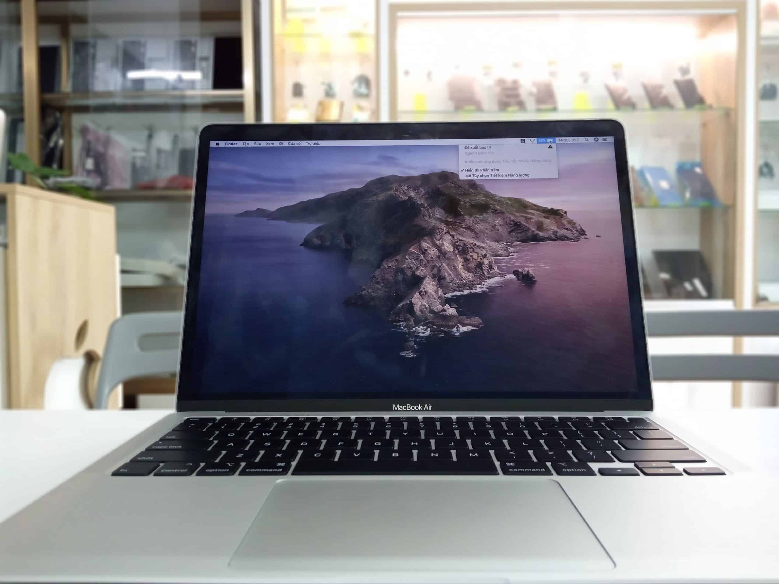 Macbook Air 13 inch 2020 có pin báo lỗi "Bảo trì"