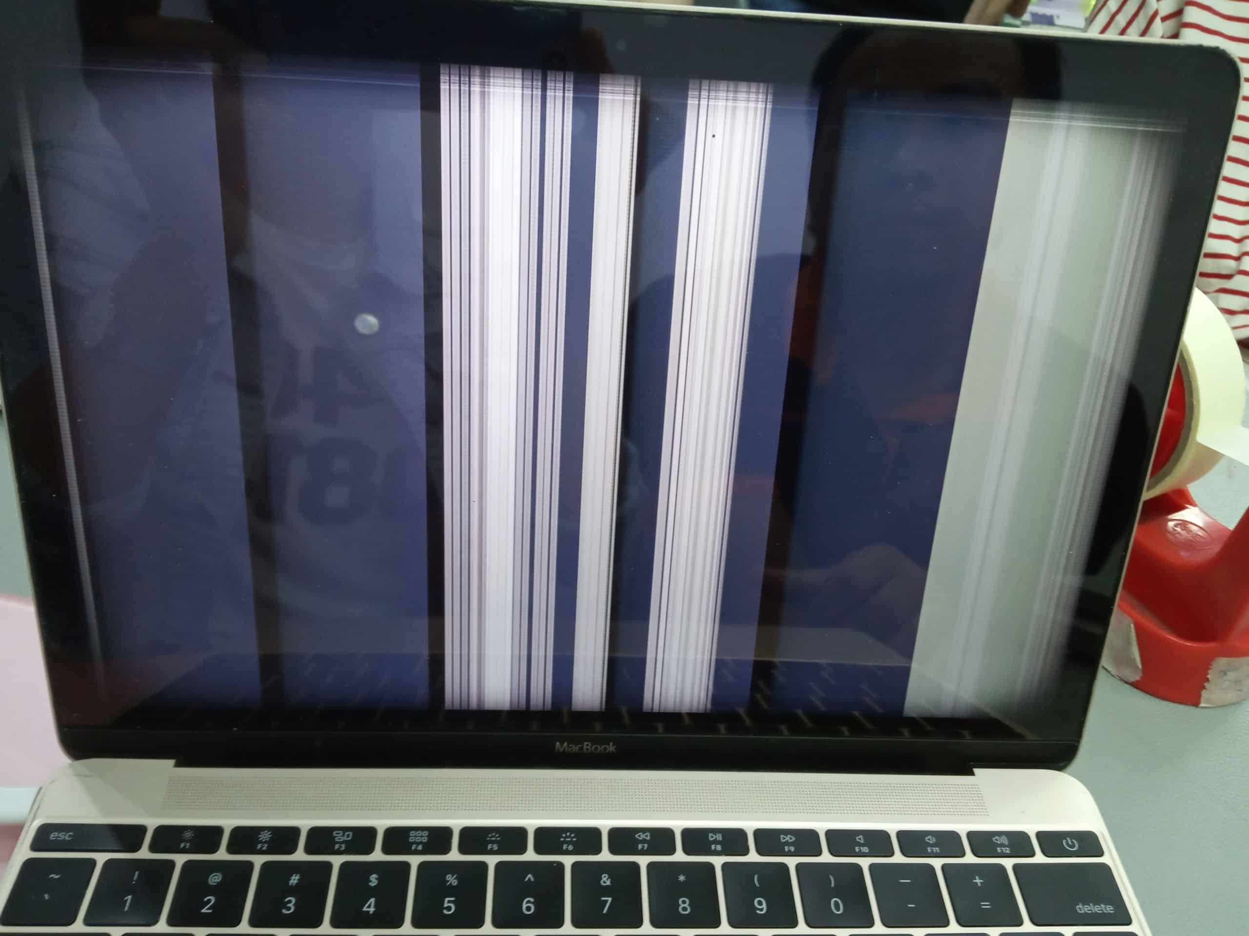Macbook bị sọc, bể màn hình – PHẢI THAY không sửa được, tại sao??? - Hình 1