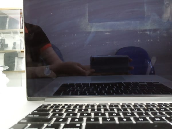 khac-phuc-macbook-retina-13-inch-2013-bong-lop-chong-loa khac-phuc-macbook-retina-13-inch-2013-bong-lop-chong-loa