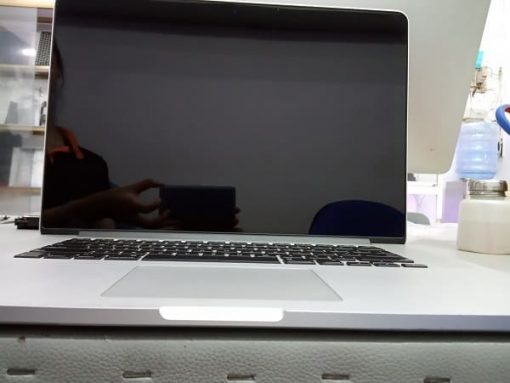 khac-phuc-macbook-retina-13-inch-2013-bong-lop-chong-loa