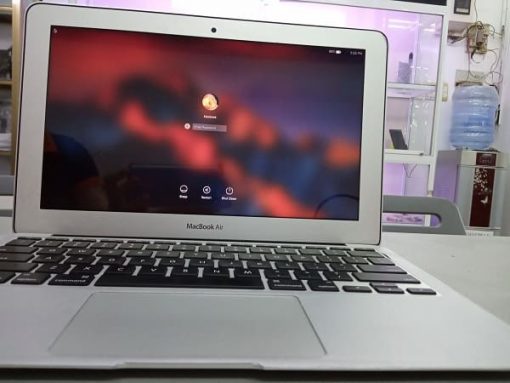 macbook-air-11-inch-2015-mat-nguon-va-su-that-dang-sau