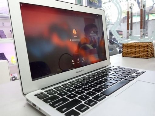 macbook-air-11-inch-2015-mat-nguon-va-su-that-dang-sau