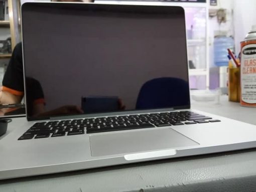 thay-man-hinh-macbook-pro-retina-13-inch-2015