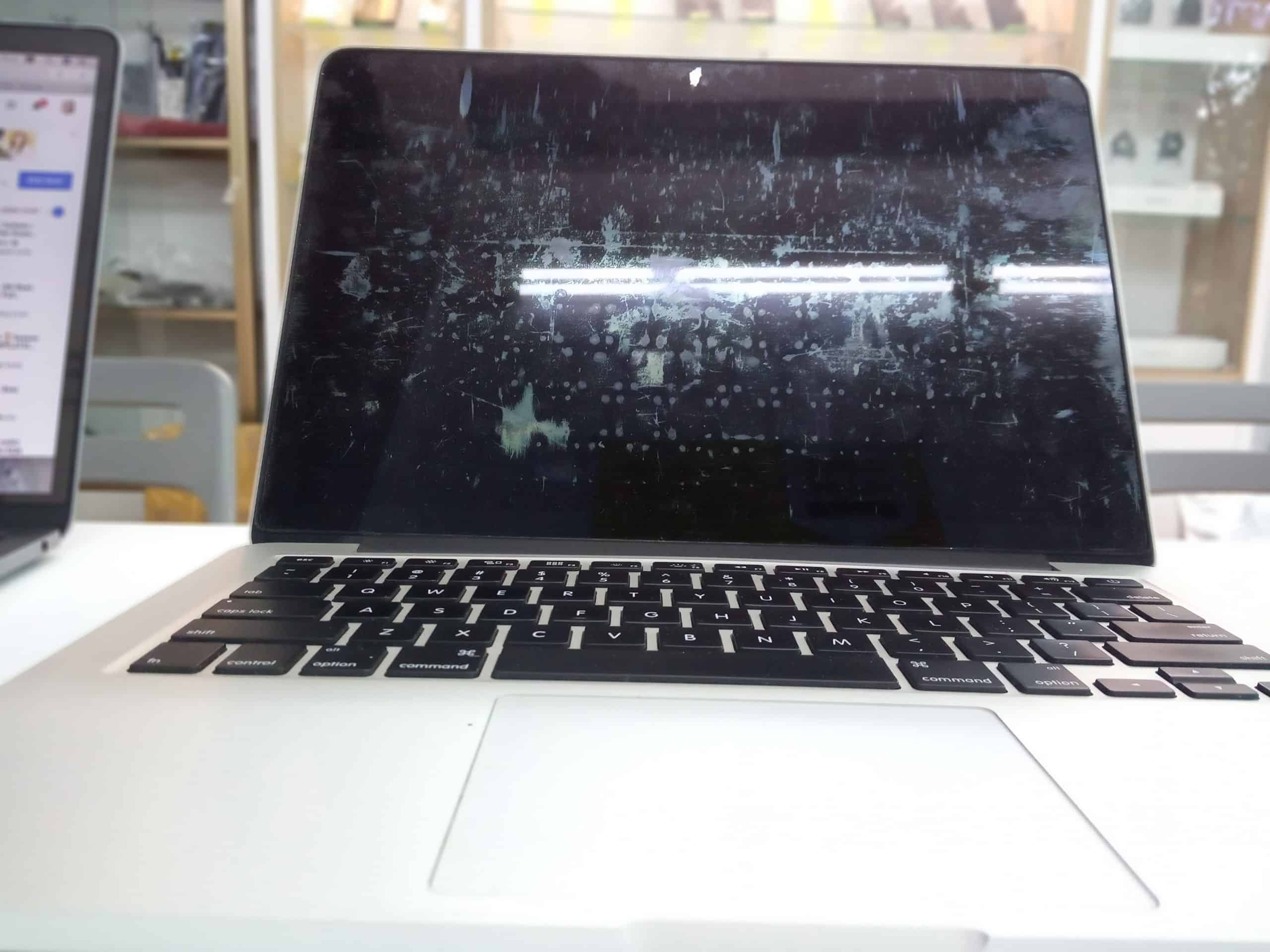 Màn hình Macbook bị bong lớp chống loá