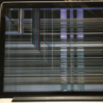 Dấu hiệu nhận biết Macbook bị hư màn hình – cách vệ sinh màn hình an toàn cho Macbook