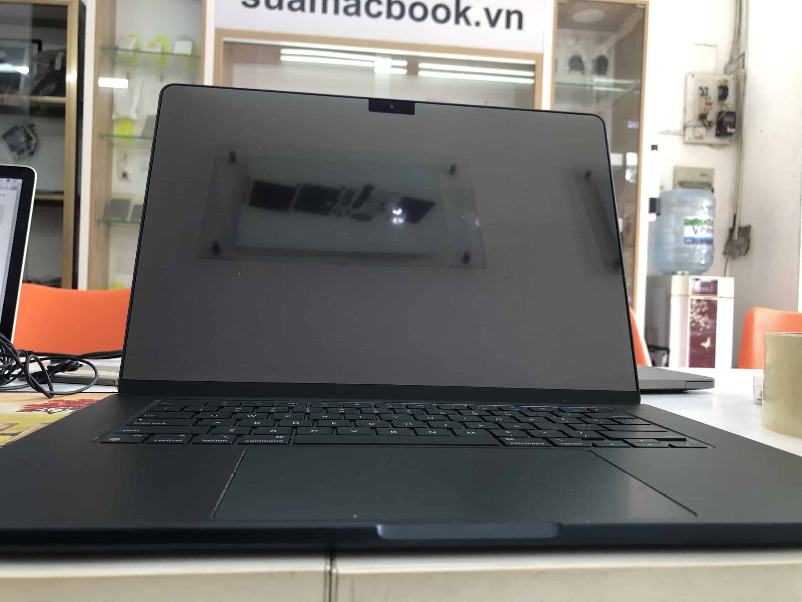 Macbook Air M2 không lên nguồn